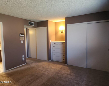 4330 W Royal Palm Road - Photo Thumbnail 15