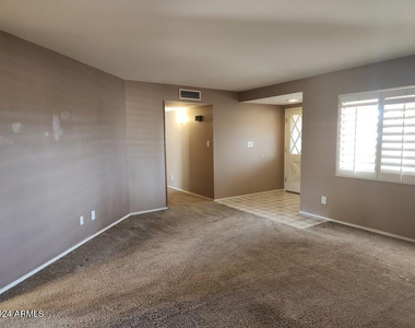 4330 W Royal Palm Road - Photo Thumbnail 7