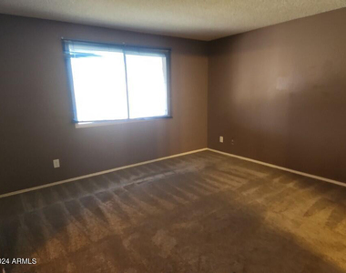 4330 W Royal Palm Road - Photo Thumbnail 14