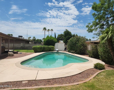 4330 W Royal Palm Road - Photo Thumbnail 19