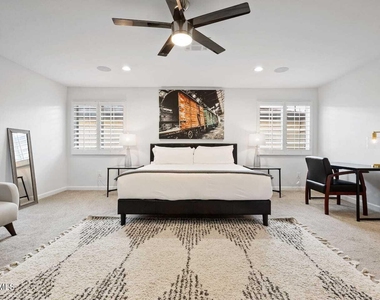 8336 E Sells Drive - Photo Thumbnail 10
