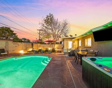 8336 E Sells Drive - Photo Thumbnail 30