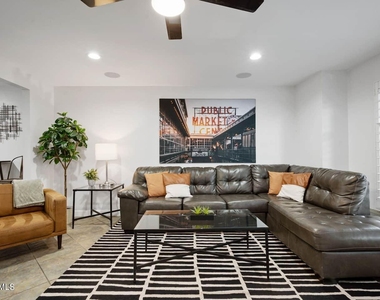 8336 E Sells Drive - Photo Thumbnail 8