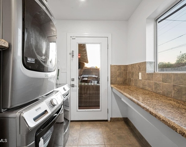 8336 E Sells Drive - Photo Thumbnail 16