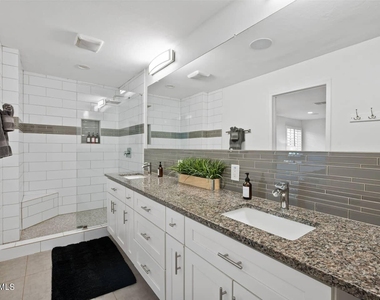 8336 E Sells Drive - Photo Thumbnail 14