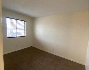 1420 E Brown Street - Photo Thumbnail 6