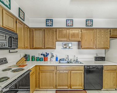 9460 E Mission Lane - Photo Thumbnail 12