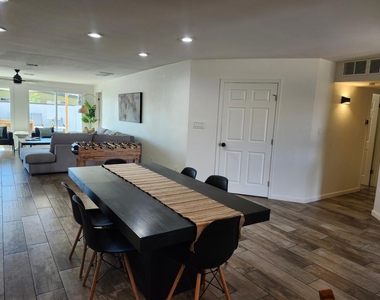 7225 E Villa - Photo Thumbnail 13