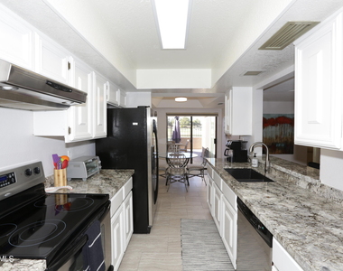 7618 N Via Camello Del Sur -- - Photo Thumbnail 9