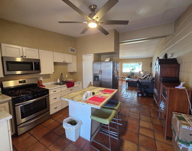 7045 E Wilshire Drive - Photo Thumbnail 4