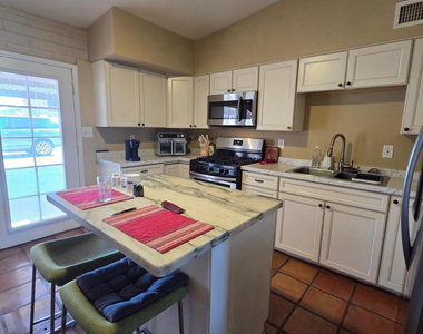 7045 E Wilshire Drive - Photo Thumbnail 5