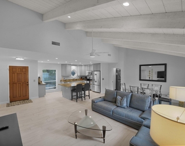 6349 N 78th Street - Photo Thumbnail 7