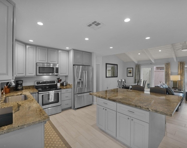 6349 N 78th Street - Photo Thumbnail 3