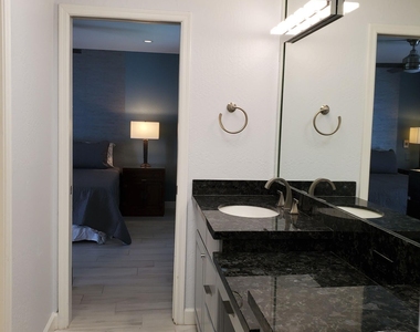 6349 N 78th Street - Photo Thumbnail 14