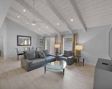 6349 N 78th Street - Photo Thumbnail 5