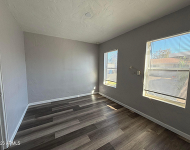 1833 E Harvard Street - Photo Thumbnail 7