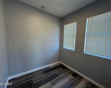 1833 E Harvard Street - Photo Thumbnail 6