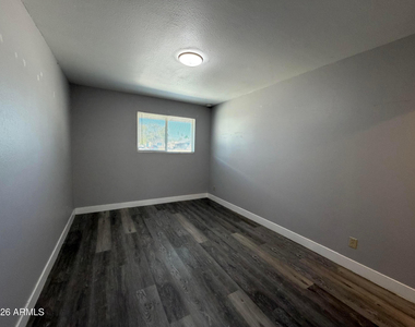 1833 E Harvard Street - Photo Thumbnail 6
