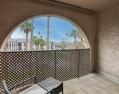 3033 E Devonshire Avenue - Photo Thumbnail 6