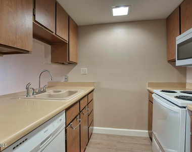 3033 E Devonshire Avenue - Photo Thumbnail 2