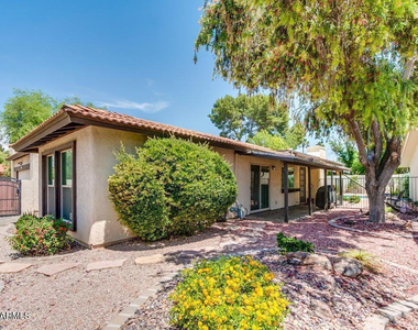 7129 N Via De Alegria - Photo Thumbnail 4