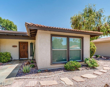 7129 N Via De Alegria - Photo Thumbnail 2