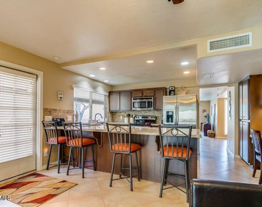 7129 N Via De Alegria - Photo Thumbnail 6