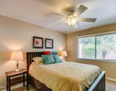 7129 N Via De Alegria - Photo Thumbnail 15