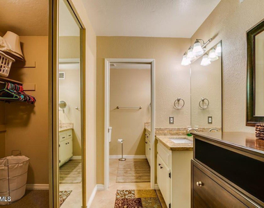 7129 N Via De Alegria - Photo Thumbnail 14