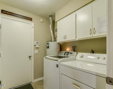 7129 N Via De Alegria - Photo Thumbnail 18