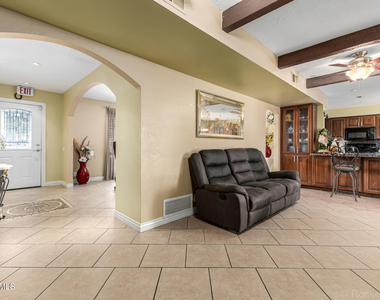 11051 N 44th Court - Photo Thumbnail 4