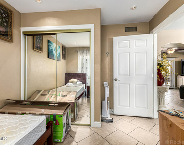 11051 N 44th Court - Photo Thumbnail 21