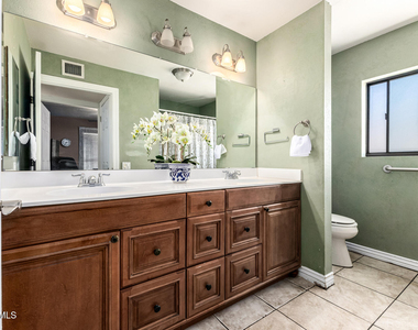 11051 N 44th Court - Photo Thumbnail 17