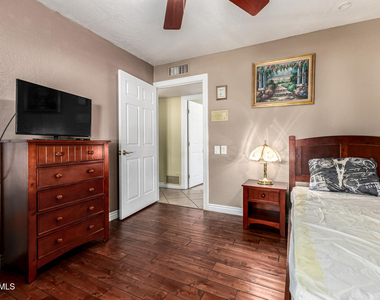 11051 N 44th Court - Photo Thumbnail 16