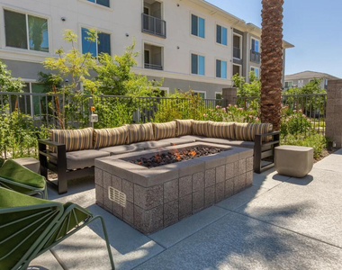 20350 N 7th Avenue - Photo Thumbnail 7