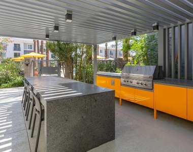 20350 N 7th Avenue - Photo Thumbnail 6