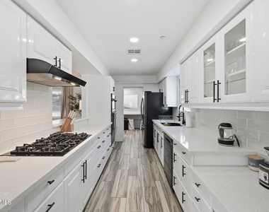 8614 E Jackrabbit Road - Photo Thumbnail 4