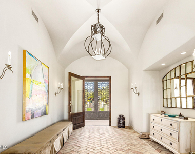 8531 N 49th Street - Photo Thumbnail 3