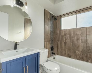 721 E Montebello Avenue - Photo Thumbnail 19