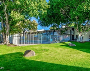 721 E Montebello Avenue - Photo Thumbnail 21