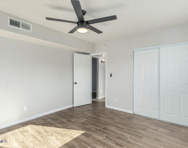 721 E Montebello Avenue - Photo Thumbnail 17