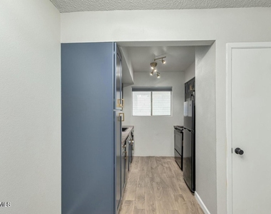 721 E Montebello Avenue - Photo Thumbnail 12
