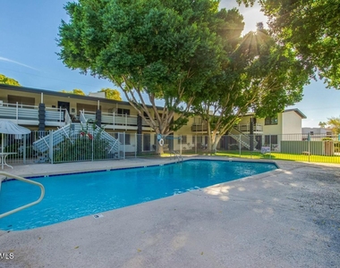 721 E Montebello Avenue - Photo Thumbnail 23