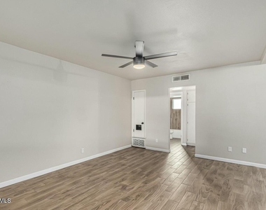 721 E Montebello Avenue - Photo Thumbnail 9