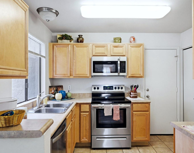 10115 E Mountain View Road - Photo Thumbnail 5