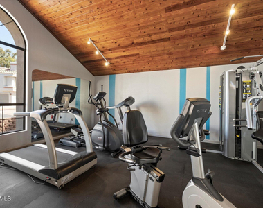 10115 E Mountain View Road - Photo Thumbnail 14