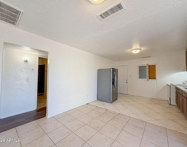 3442 E Melvin Street - Photo Thumbnail 2