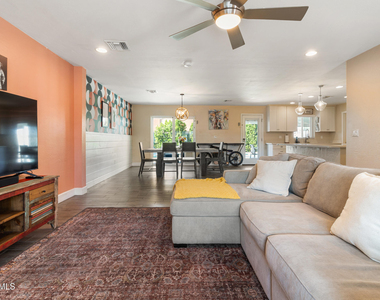4014 N 81st Street - Photo Thumbnail 9