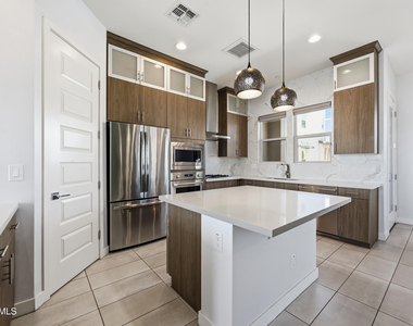 3510 N Miller Road - Photo Thumbnail 10