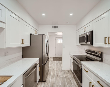 12021 N Riviera Court - Photo Thumbnail 6